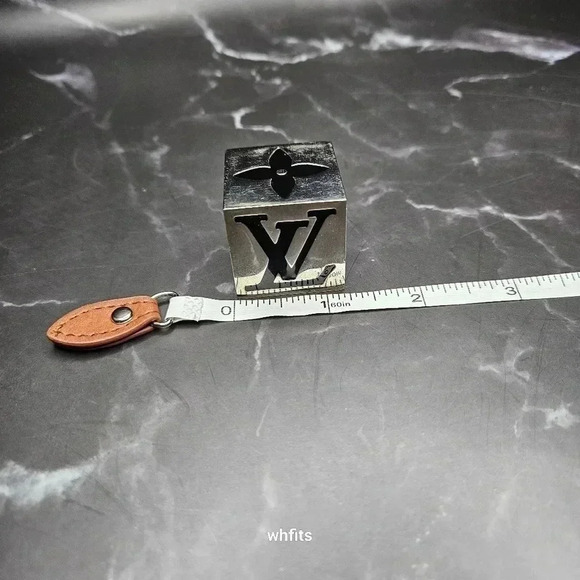 Louis Vuitton Silver Tone Magnetic Cubes VIP special edition - Picture 3 of 3
